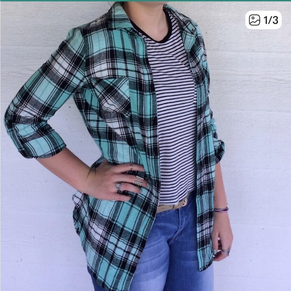 No Boundaries Teal and Black Plaid Button-Down Shirt
